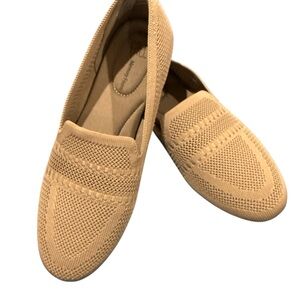 Time and Tru women ‘s Beige knit Loafers